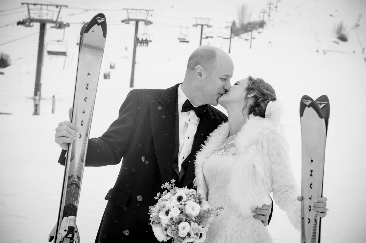 toasts-aisle-dance-kiss-059.jpg