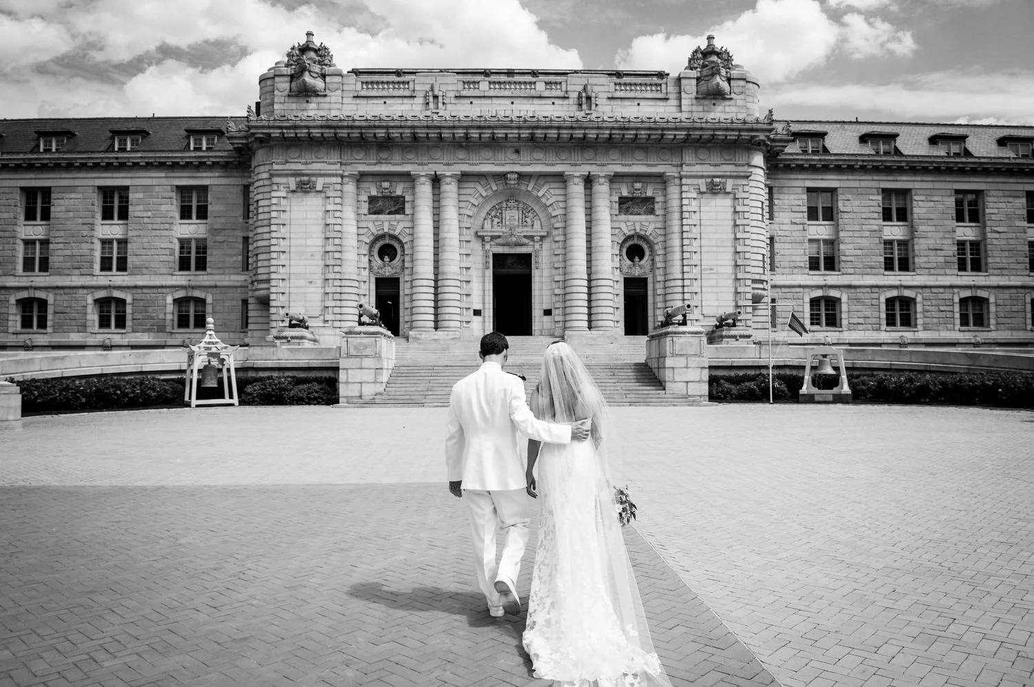 firstlook-portraits-gettingready-firstdance-020.jpg