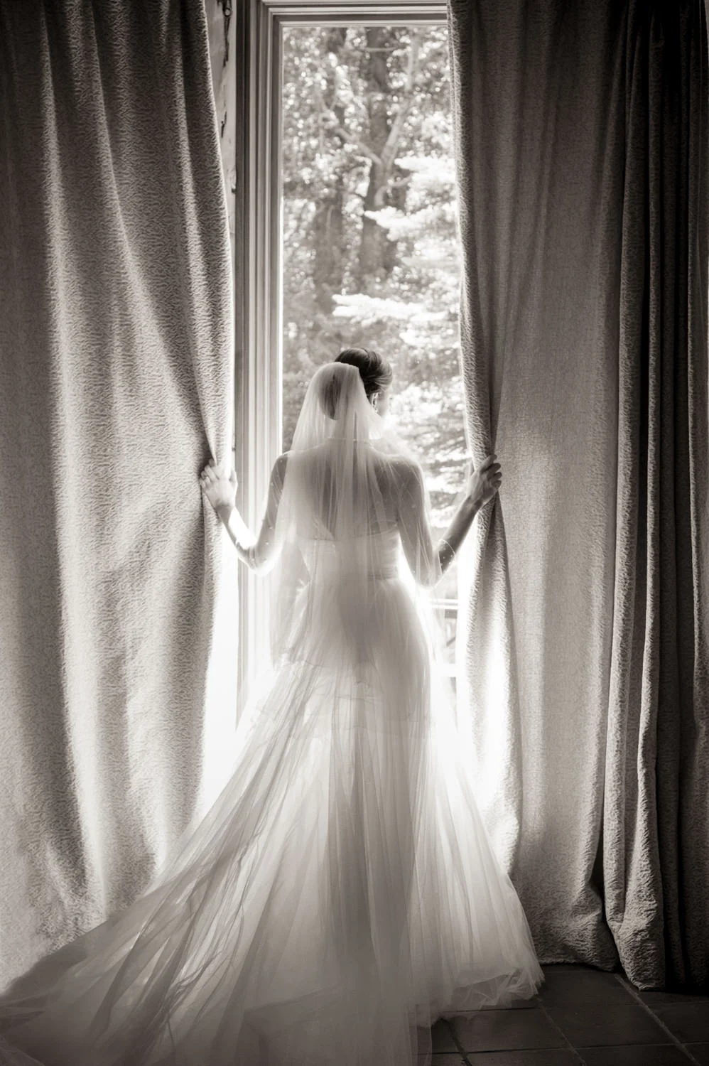 firstlook-portraits-gettingready-firstdance-025.jpg