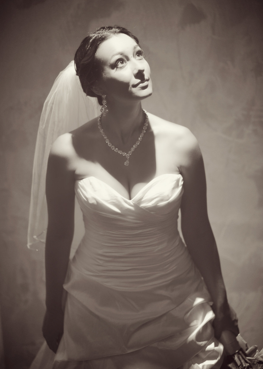 firstlook-portraits-gettingready-firstdance-026.jpg