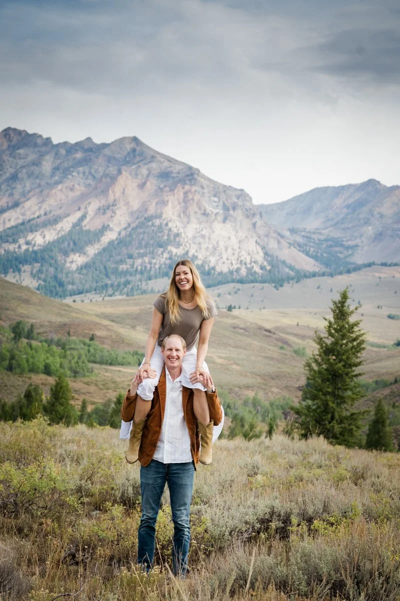 Jessie &amp; Stephen’s Natural Boulder Mountains Engagement Session