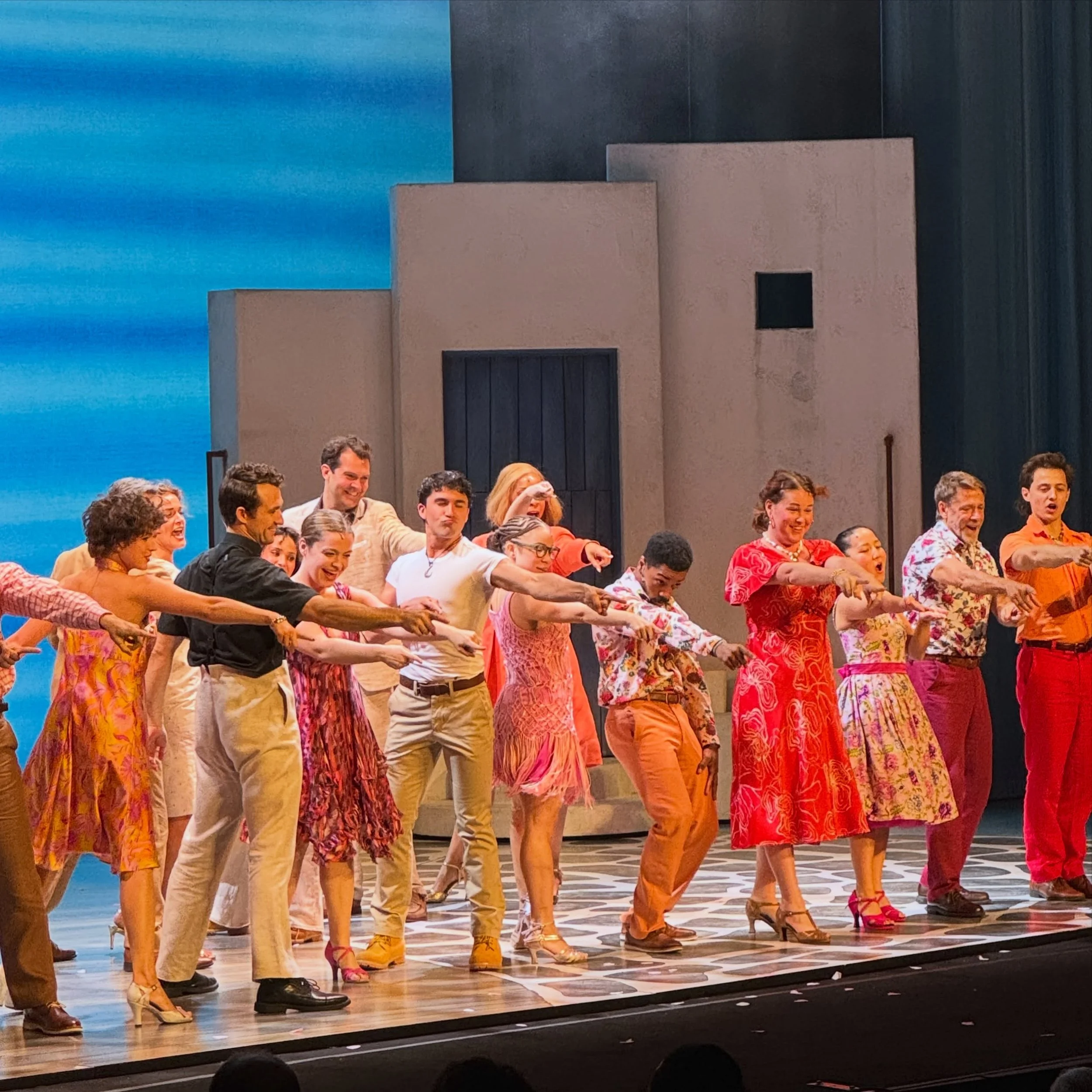 What an absolute delight to kick off the 2026-2027 @ensembleartsphilly Broadway Philadelphia #audiodescription season with @mammamianorthamerica! The joy in the house was incredible and what a treat to be able to describe this show! 👰🏼&zwj;♀️🤿📔

