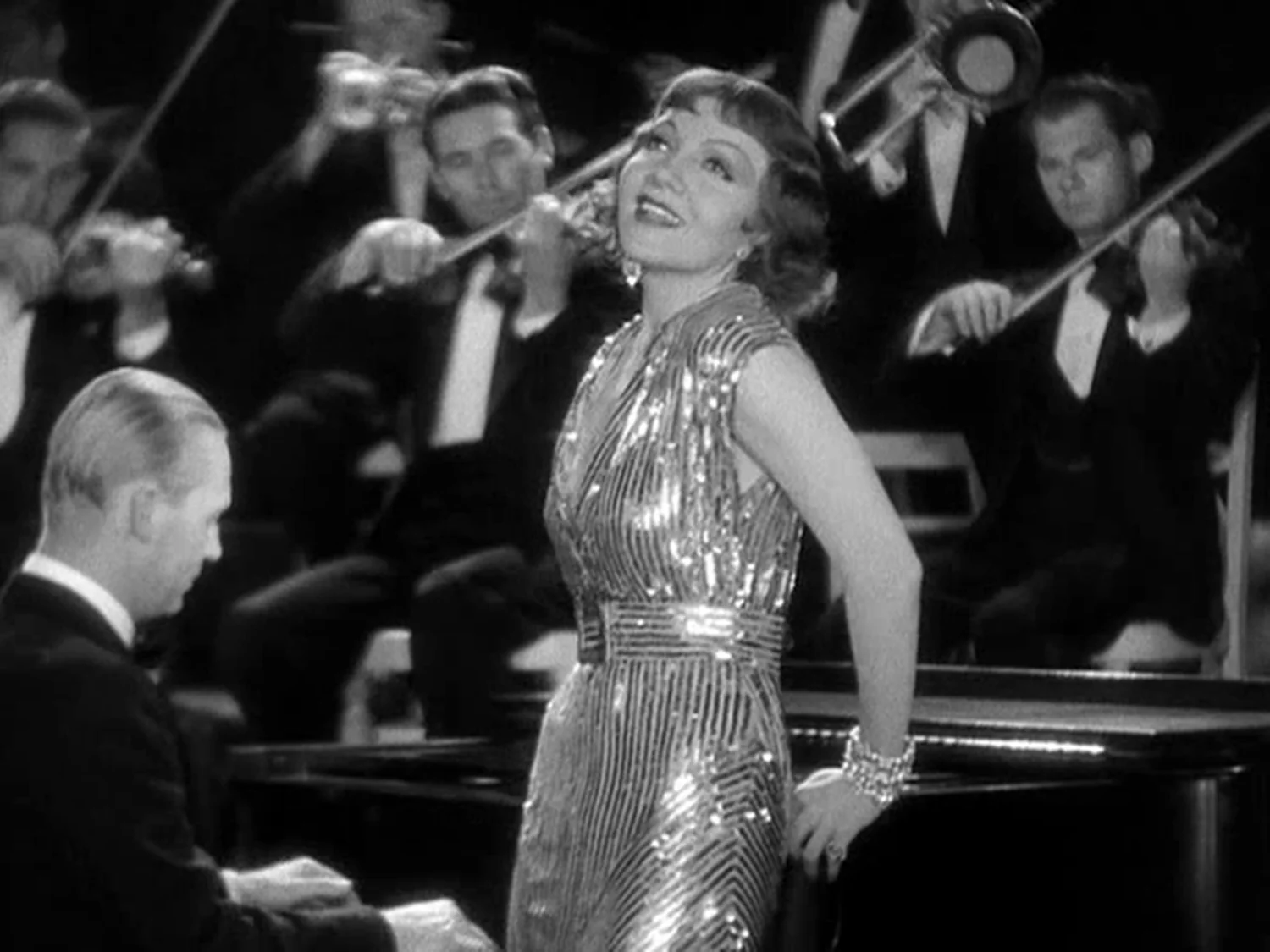 Claudette Colbert en un fotograma de "Sinfonías del corazón" (1933)