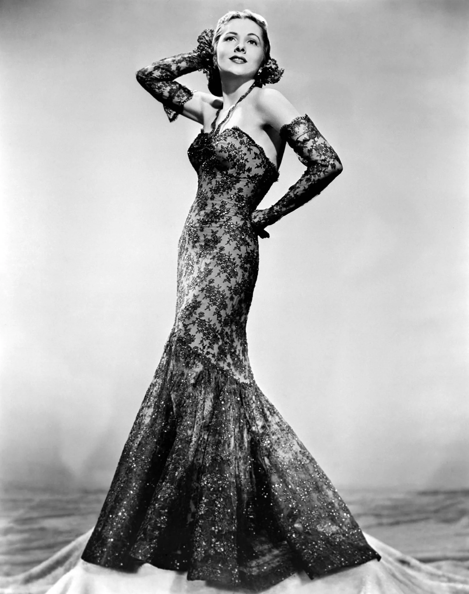 Joan Fontaine 4.jpg