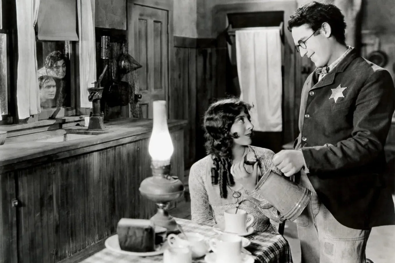 Charlot en el cabaret + El hermanito