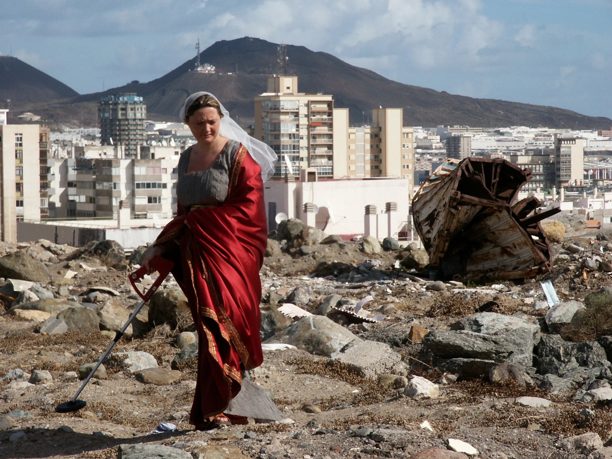 Dir. Fotografía: Juan Antonio Castaño. «La isla donde duerme la edad de oro»