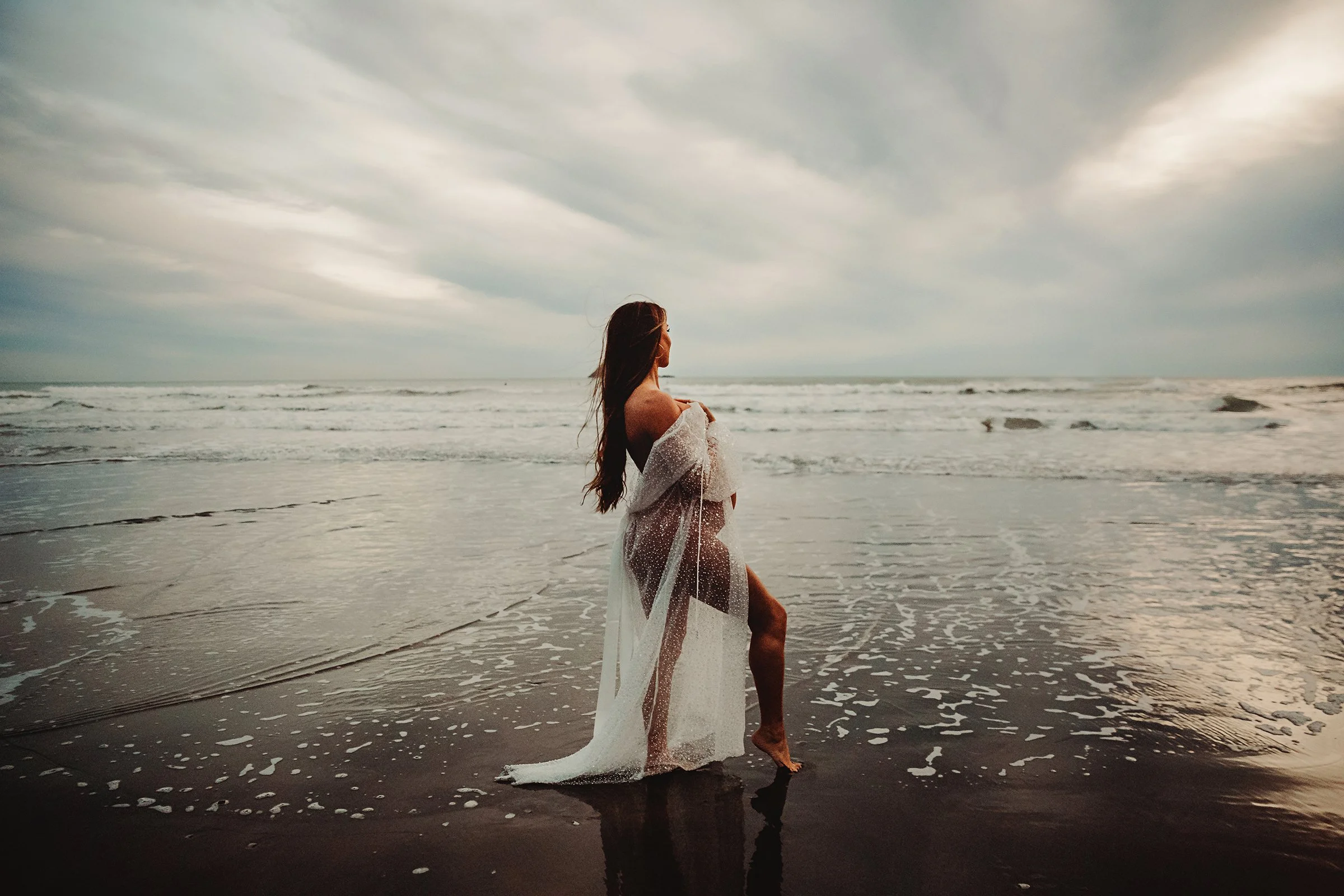 Maternity photography at Muriwai beach, Auckland