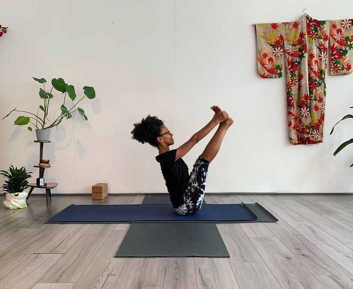 Come cool down in our studio &amp; have a delicious stretch!
Thursday schedule:

7:30 45min Dynamic flow with @robertoyogatherapy
9:30 Community class with @pillowhuggeruk (only &pound;6!)
19:15 Focused flow with @floyoga

See you on the mat! xx
.
.
