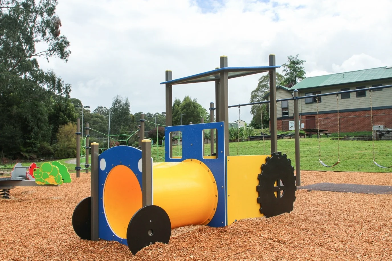 This little tractor gives life in the school playground.