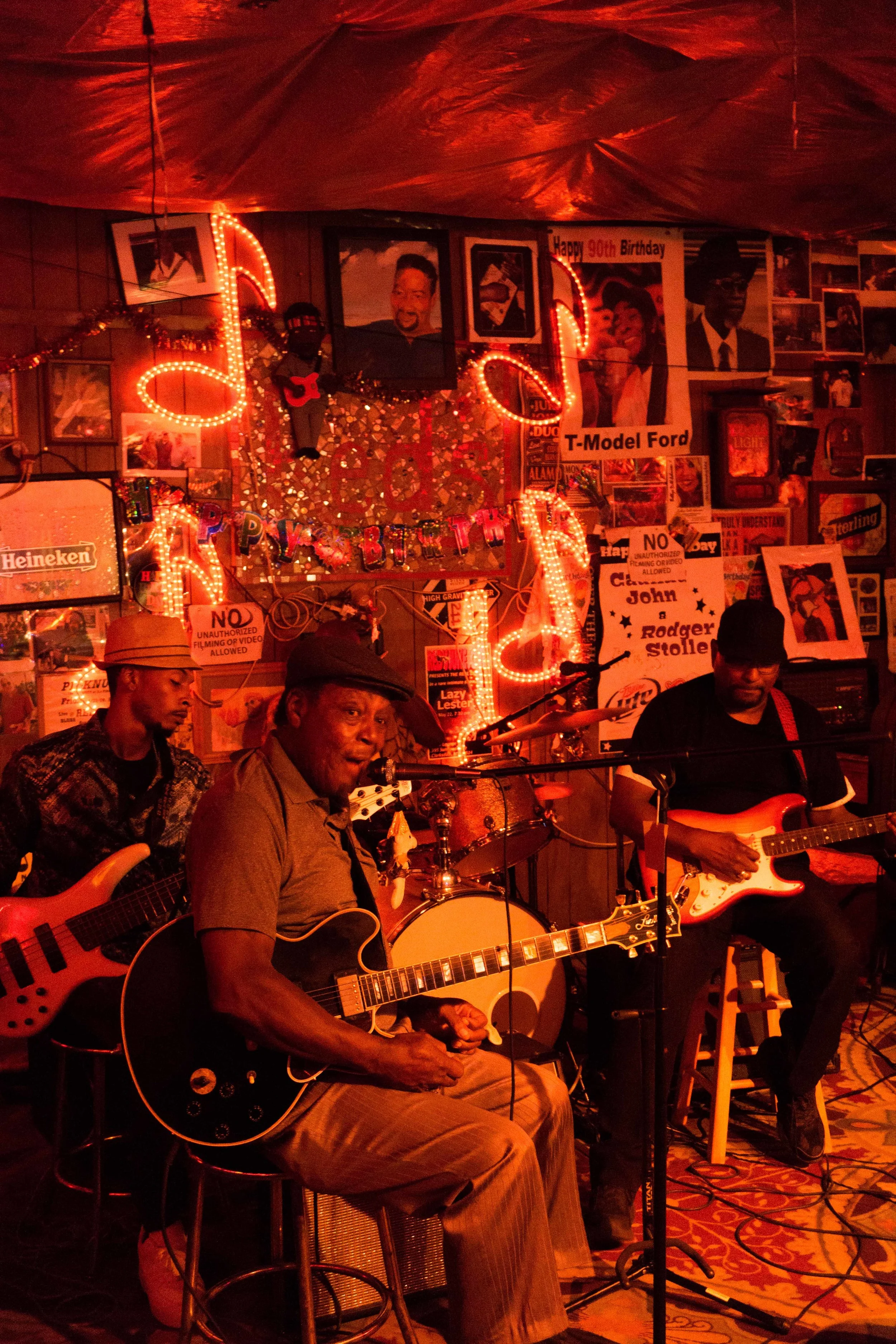 Little B.B playing at Red's Bar