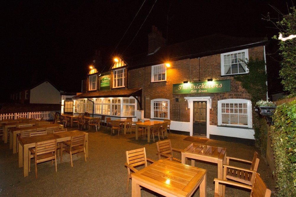 visit-the-cricketers-mill-green