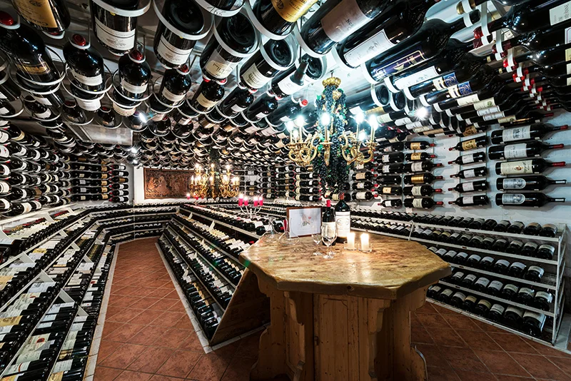 Hospiz-Alm_Big-bottle-wine-cellar-(c)-arlberg1800-RESORT-(5).jpg