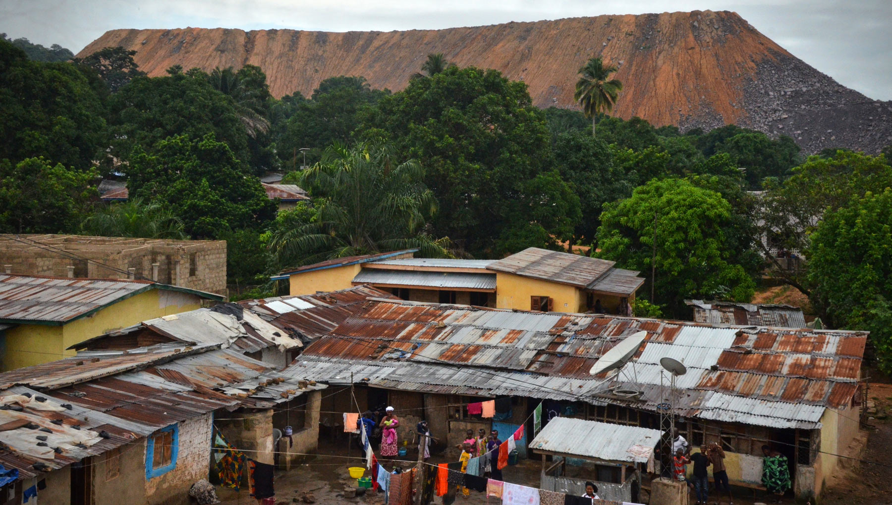 Gravel waste from the mine towers over Koidu in eastern Sierra Leone. Photo: Cooper Inveen / GroundTruth