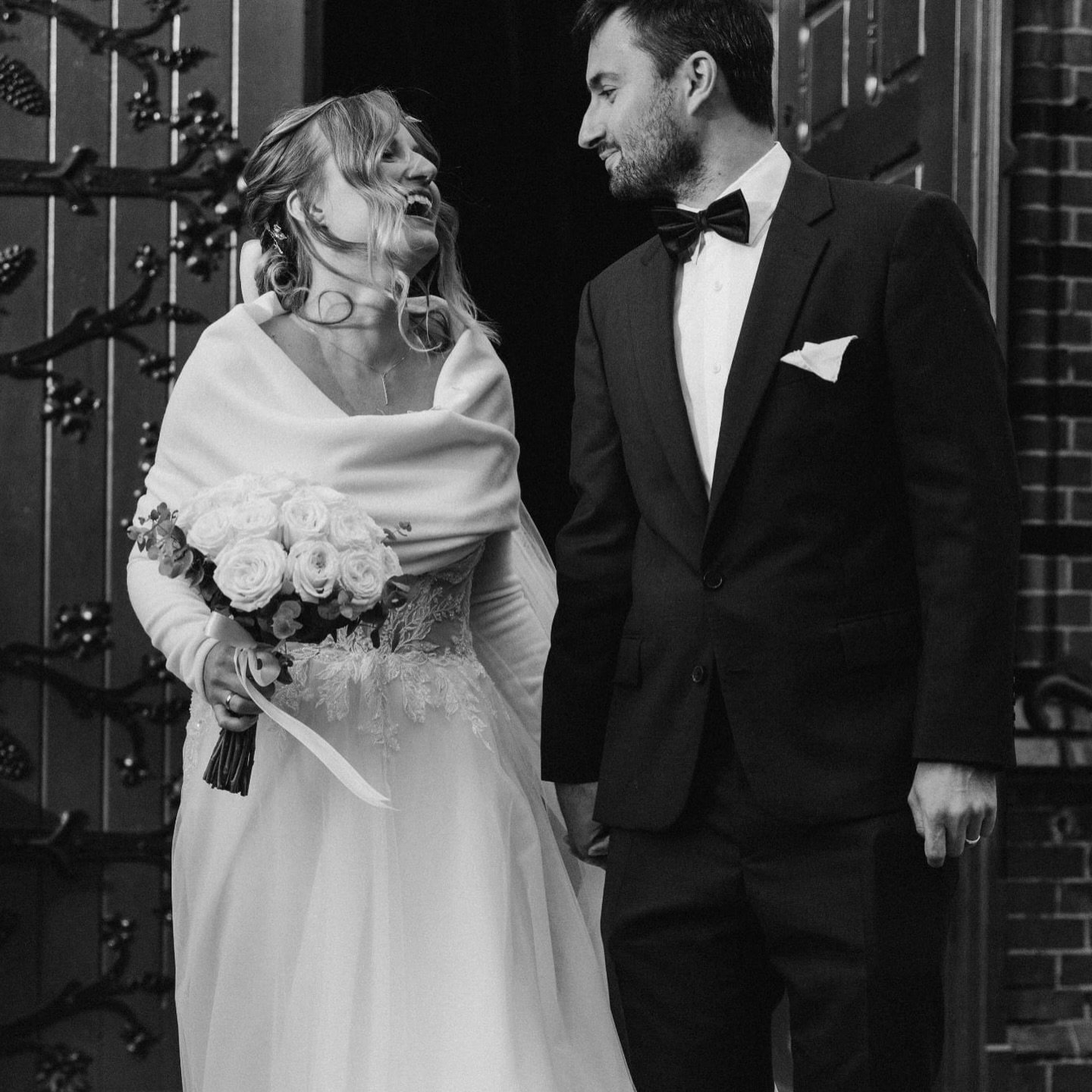 Jesienny październik miał tu sw&oacute;j własny rytm.
Słońce pojawiało się dokładnie wtedy, kiedy było potrzebne.
Przyjaciele byli naprawdę blisko.
A emocje &ndash; takie, kt&oacute;rych nie da się wyreżyserować. 

Tak właśnie lubię opowiadać histori