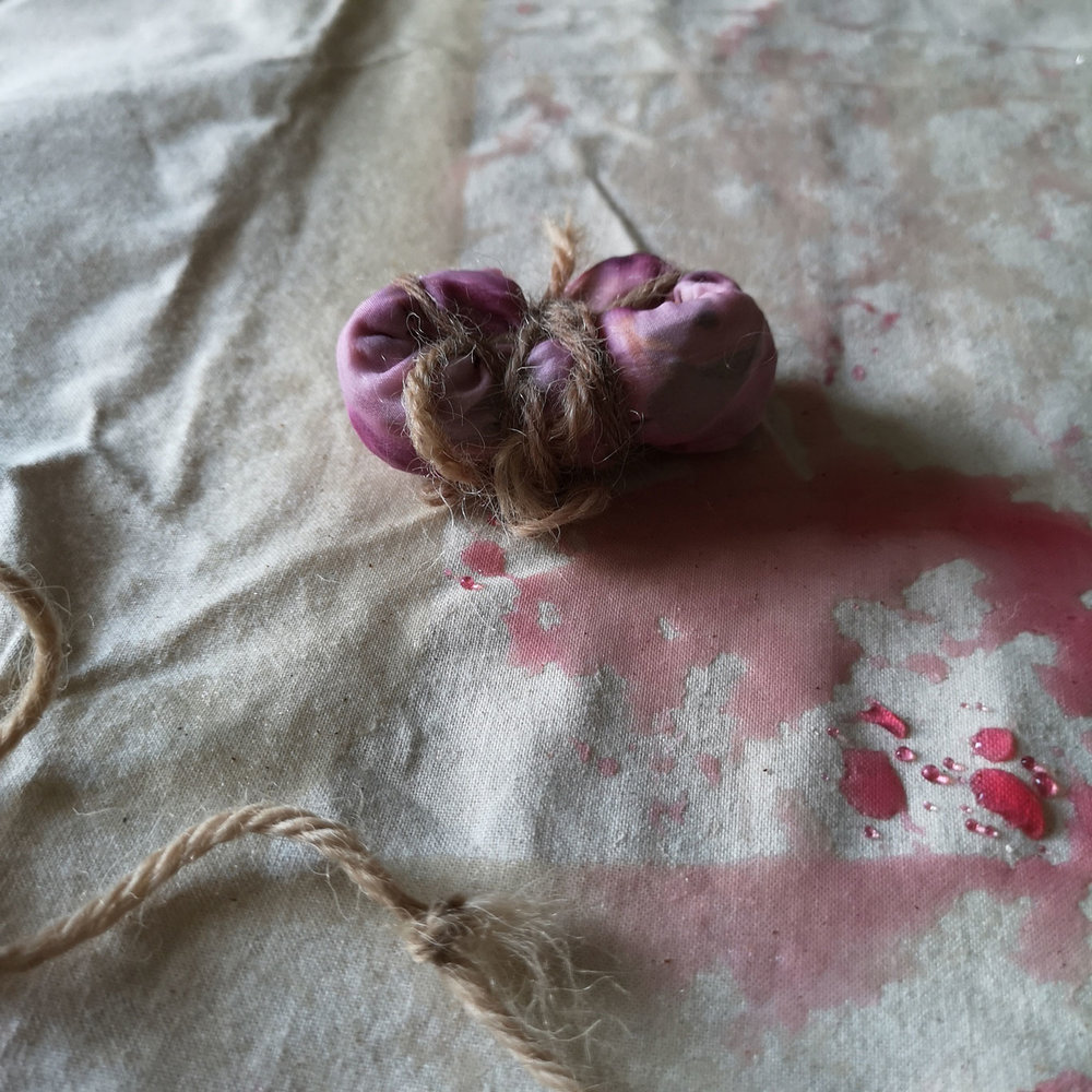 ria-burns-knitwear-bundle-dye-with-dried-petals-and-leaves-3.jpg