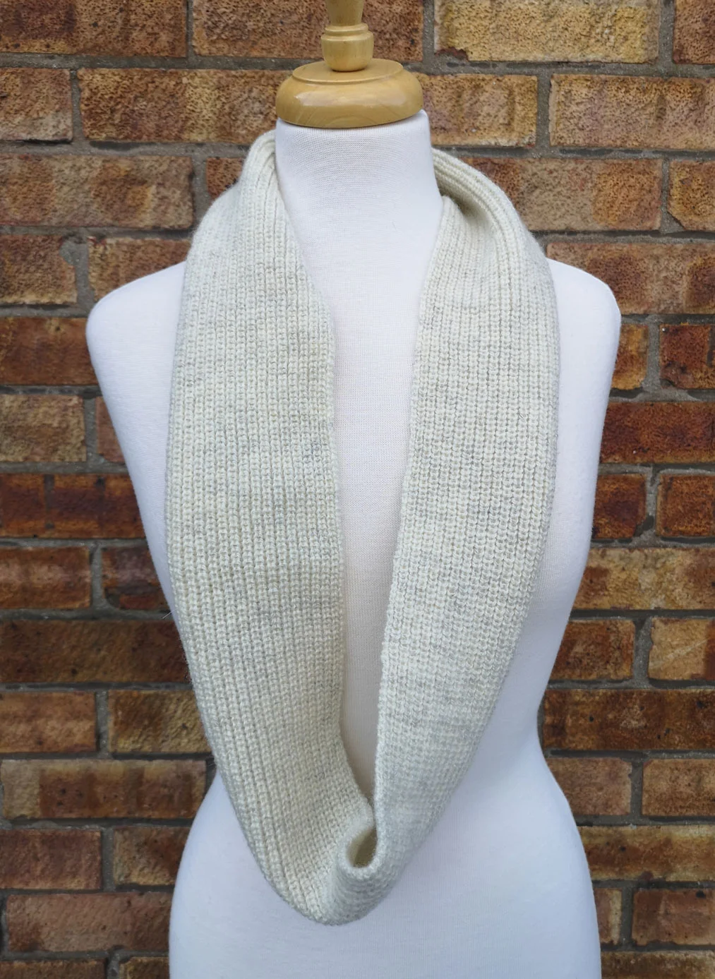 ria-burns-knitwear-lambswool-natural-snood-short-4.jpg