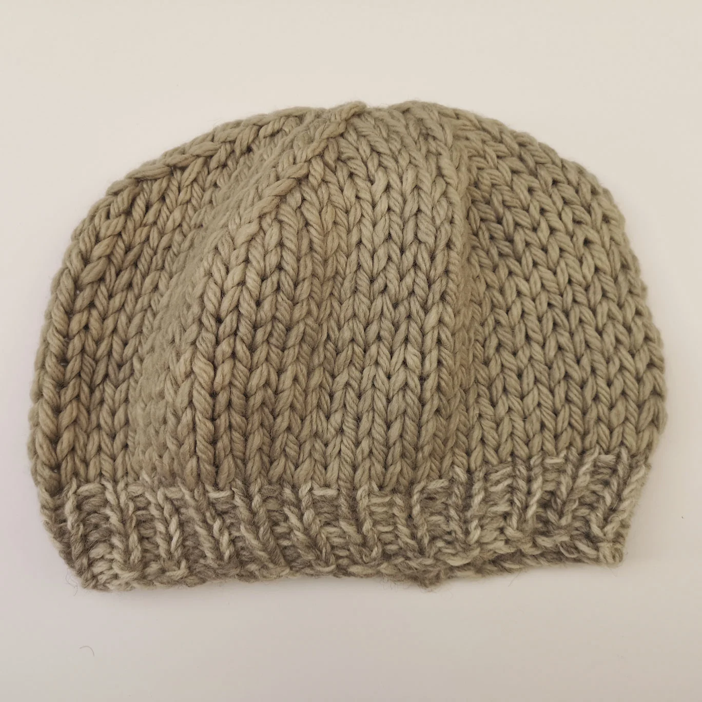 ria-burns-knitwear-hand-knitted-naturally-dyed-beanie-avocado-pale-grey.jpg