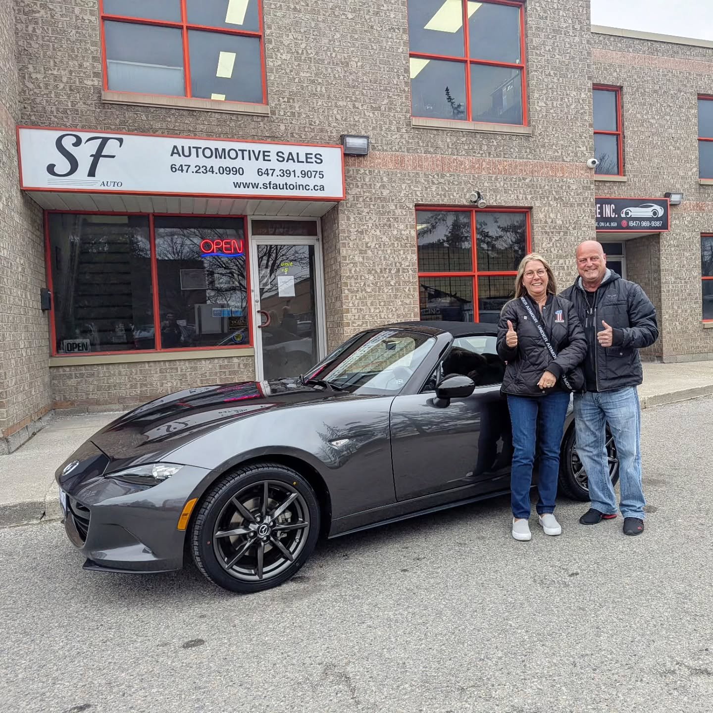 Congratulations to Dee on her beautiful 2018 Mazda Miata Convertible 6 speed Manual 🏁🏁 Thank you for trusting in SF Auto and welcome to our Family 💪🏁
.
.
.
.
.
.
.
.
.
.
.
.
.
.
.
.
#sfauto #justdrive #Mazda #miata #mx5 #mazdamx5 #miatamazda #mia