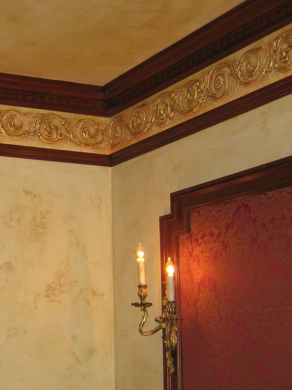 Theatre_GoldLeafCorner.jpg