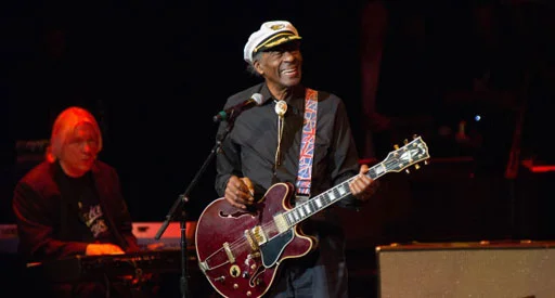 chuck-berry-looks-to-record-admits-very-dim.jpg
