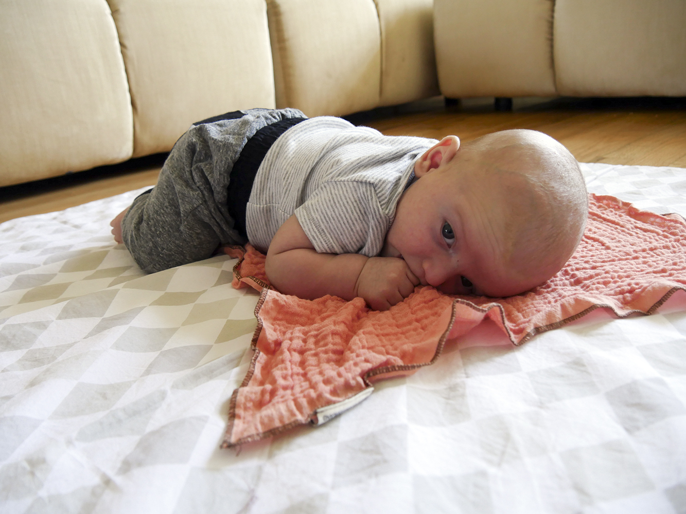 Nuscheli Lifestyle: Tummy Time 