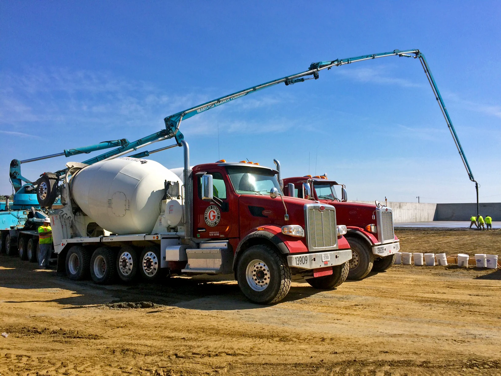 Photos by CHUCK PEARSON/Gerhold Concrete Co.Gerhold Concrete Co. places grain silos for Krusemark Farms outside of Wisner, Neb.