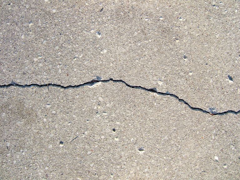 concretecrack.jpg
