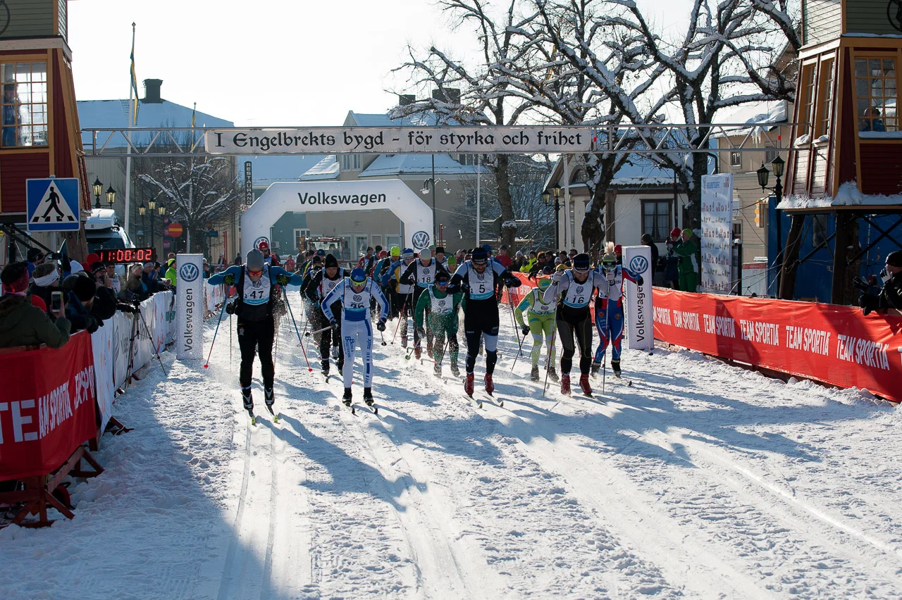 Starten av historiens första Engelbrektsstafett 3 x 10 km
