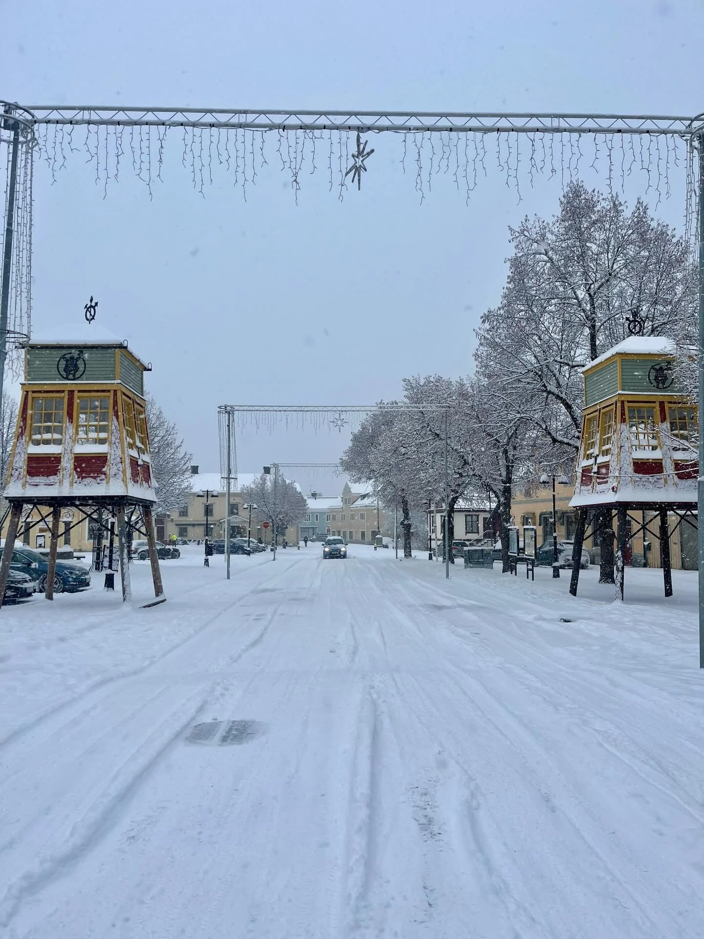 F&ouml;rsta sn&ouml;n faller &ouml;ver v&aring;r Arena idag 🤩🙌 Idag &auml;r det 73 dagar kvar till v&aring;r Vintervecka inleds med &Aring;k en mil vinn en bil och Lilla Engelbrektsloppet! #&auml;lskarsn&ouml;n #engelbrektsloppet #engelbrektssp&ari