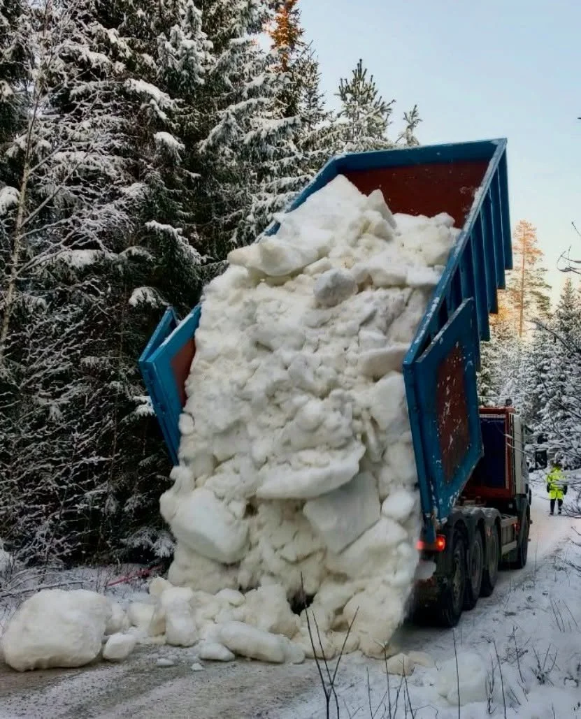 Julskid&aring;kningen p&aring; Engelbrektssp&aring;ret &auml;r r&auml;ddad! 😊👍 In och l&auml;s p&aring; v&aring;r webb: https://www.engelbrektsloppet.se/nyheter/2025/12/18/julskidkningen-r-rddad