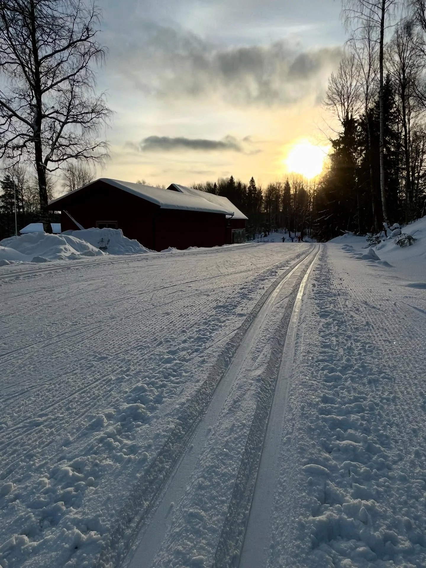 Kallf&ouml;re och fina sp&aring;r idag🙌🤩 just nu &auml;r v&aring;r plan att k&ouml;ra ut mer konstsn&ouml; s&aring; att sp&aring;ret sitter ihop mellan Nordansj&ouml; och Klackberg med &ouml;ppning till p&aring; l&ouml;rdag. Men observera att det &
