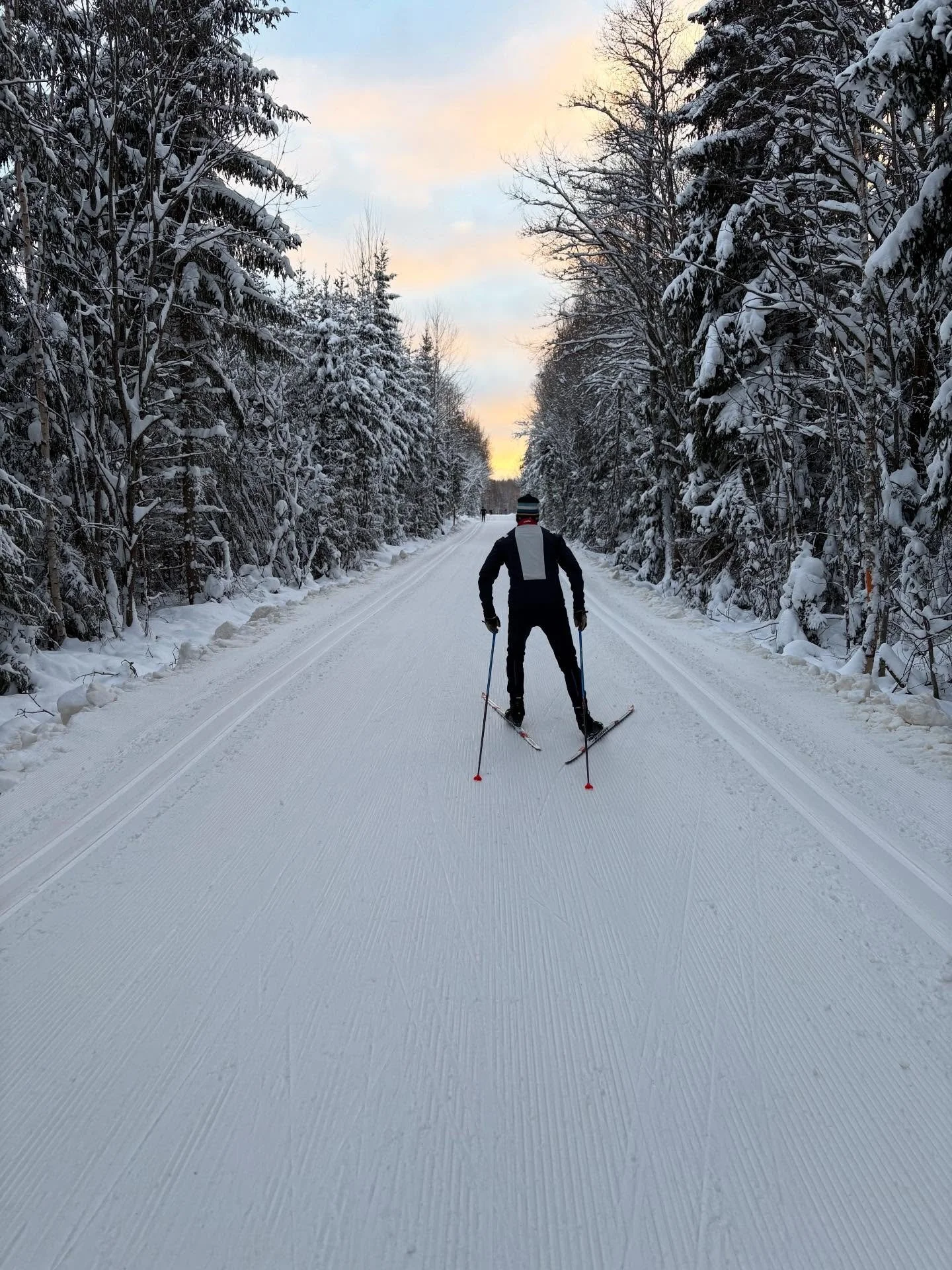 D&aring; var vi &auml;ntligen framme i Klackberg med konstsn&ouml;sp&aring;ret och just nu &auml;r varvet 8 km🤩 men snart &ouml;ppnar alla konstsn&ouml;slingor p&aring; skidstadion ocks&aring;👍 &Ouml;vriga delar av Engelbrektsloppets 30 km bana &au