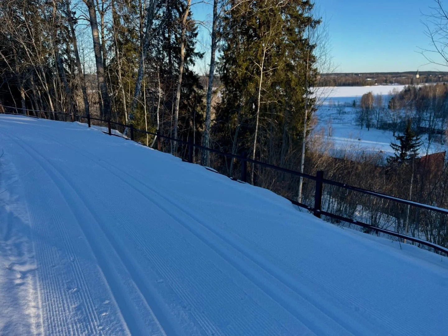 &Auml;nnu en fin vinterdag p&aring; Engelbrektssp&aring;ret som &auml;r v&auml;l preparerat inf&ouml;r den kommande helgens lopp med Engelbrektsstafetten Ski of Hope, Kristinaloppet, Engelbrektsloppet 30 och Engelbrektsloppet 60. Det finns platser kv