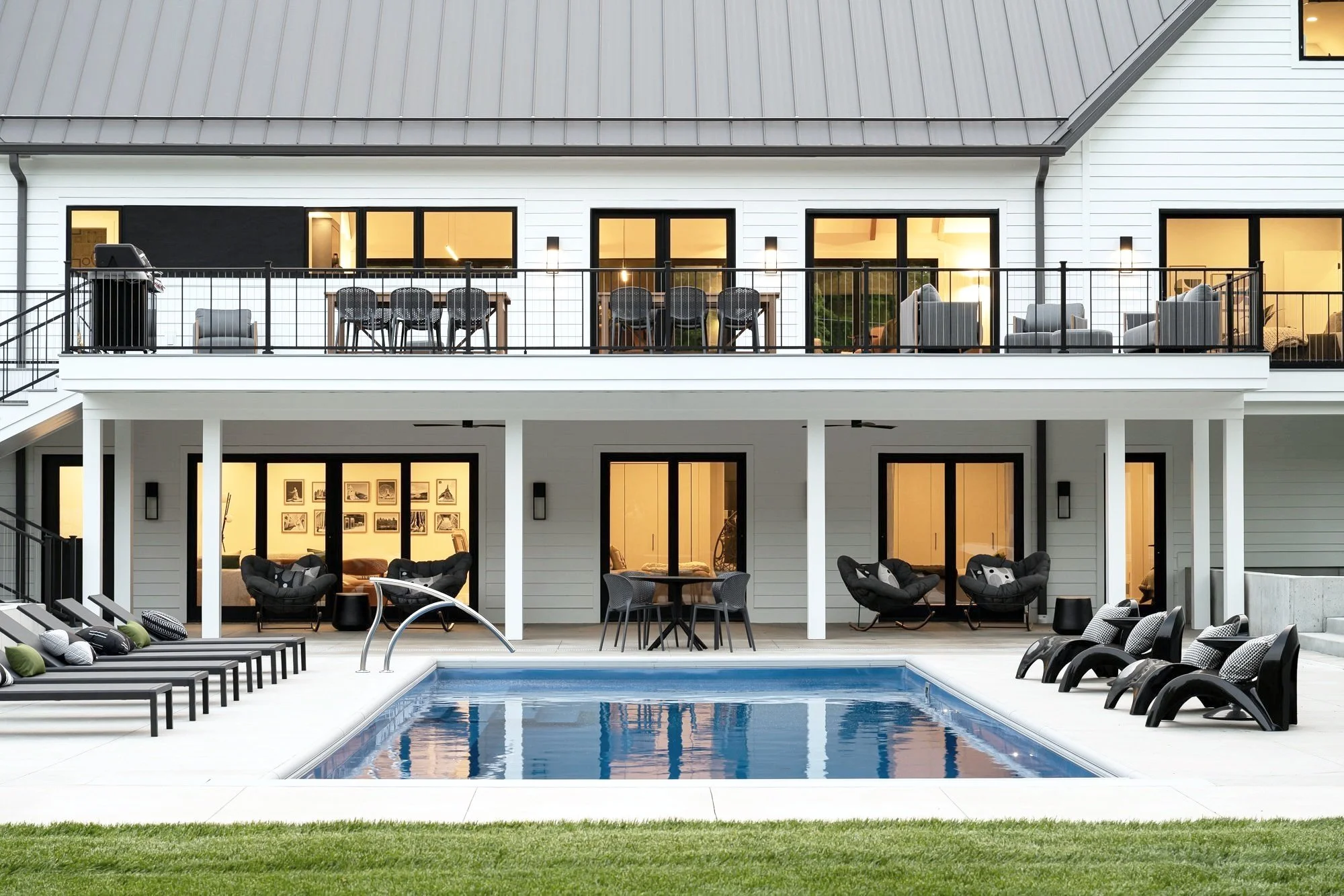Modern family home custom build by Anderson Builders, with design by Susan Yeley Homes