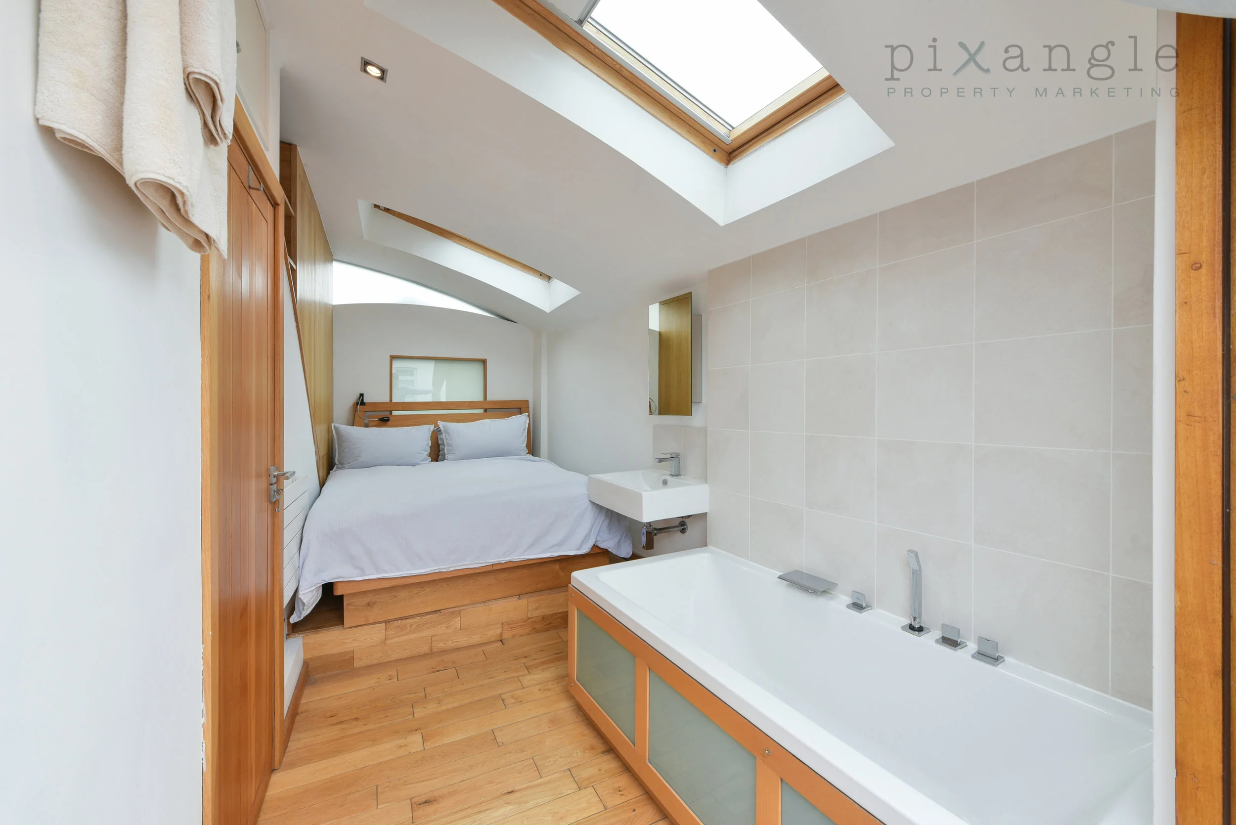 15 Gilstead Road ph18 logo.jpg