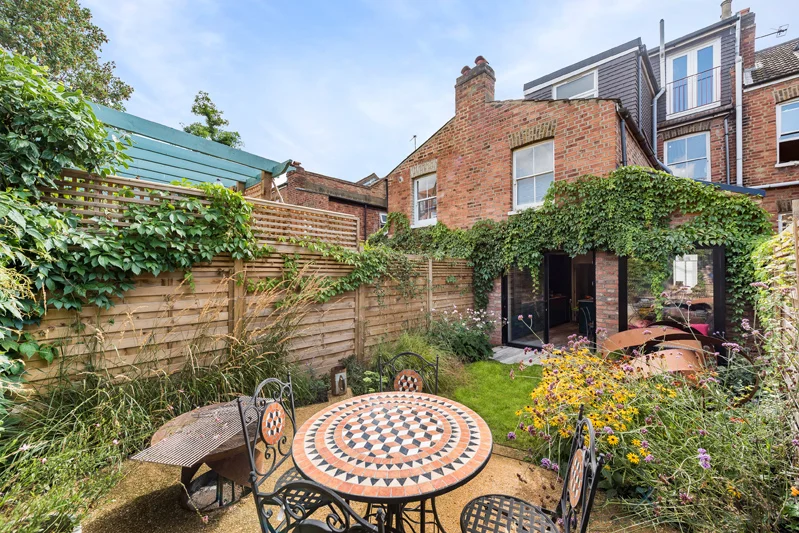 Almington Street Ph8.jpg