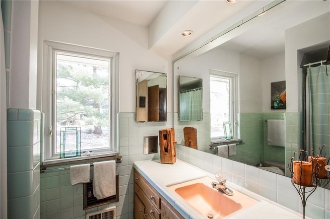 Guest Bath- clearly original 