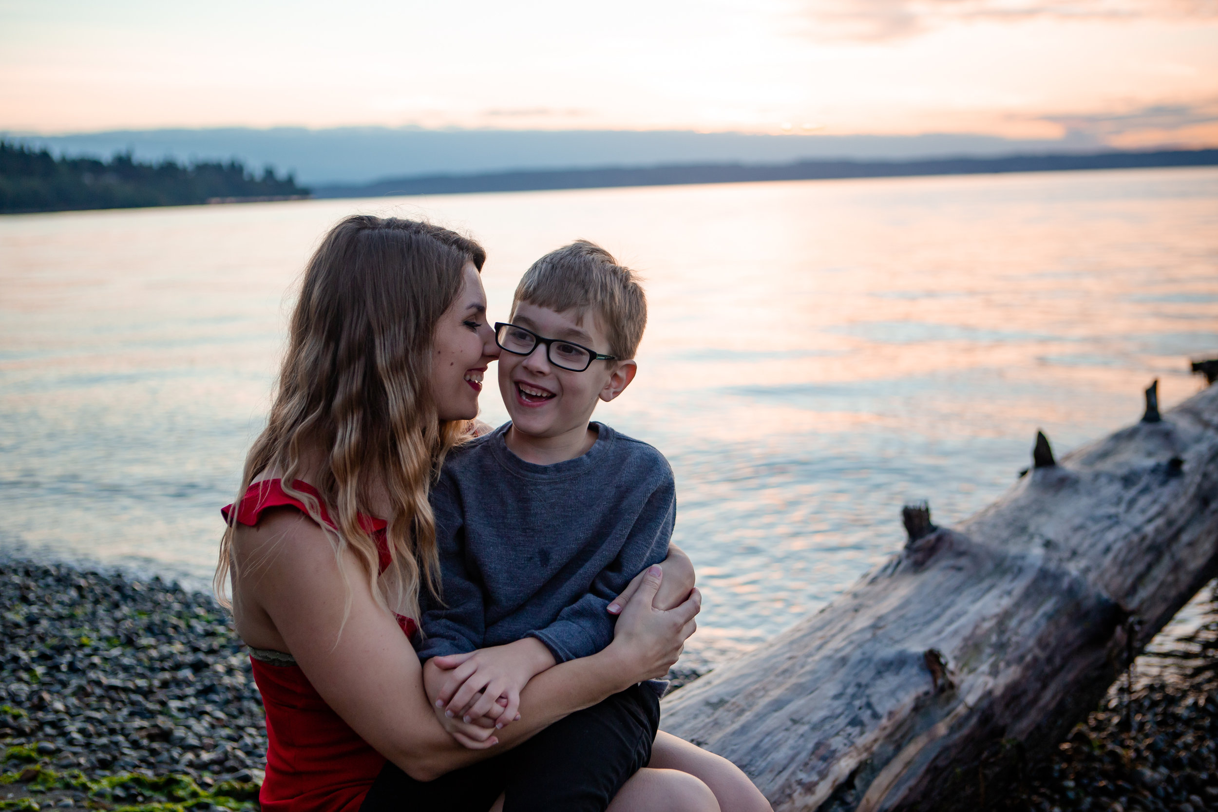 professional picture of mom and son laughing on beach in snohomish county