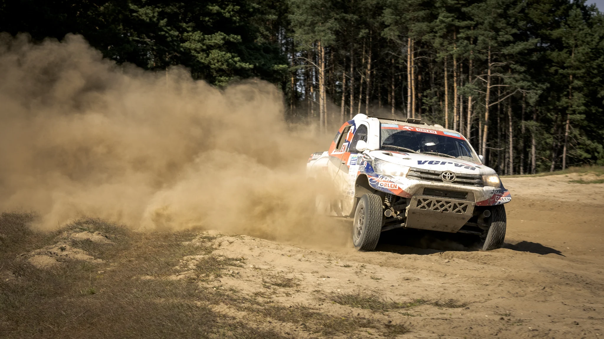 Marek Dąbrowski and Jacek Czachor (Toyota Hilux Overdrive)