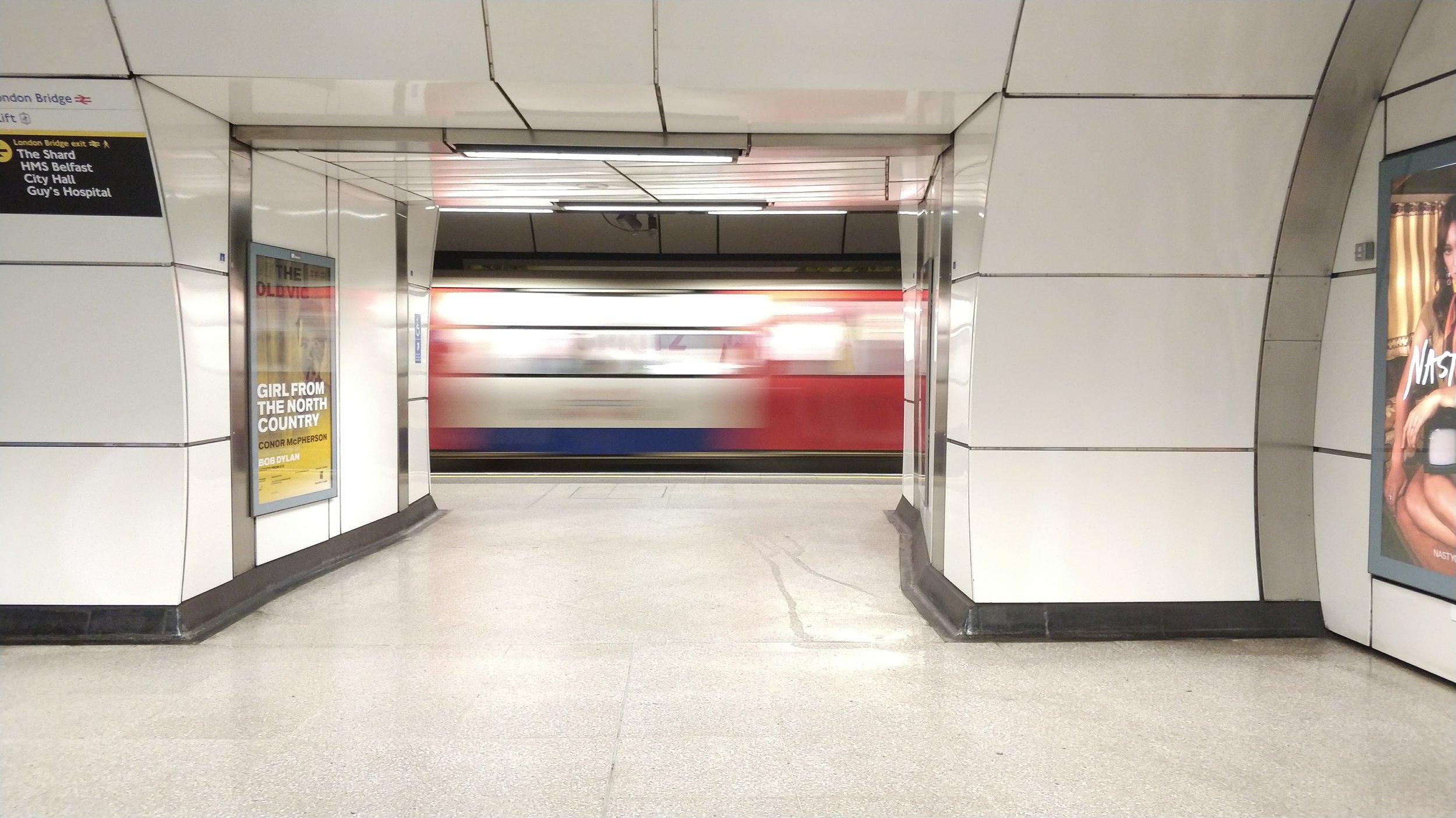 London Underground . 1/13s, ISO 400, F/1.7, Pro mode