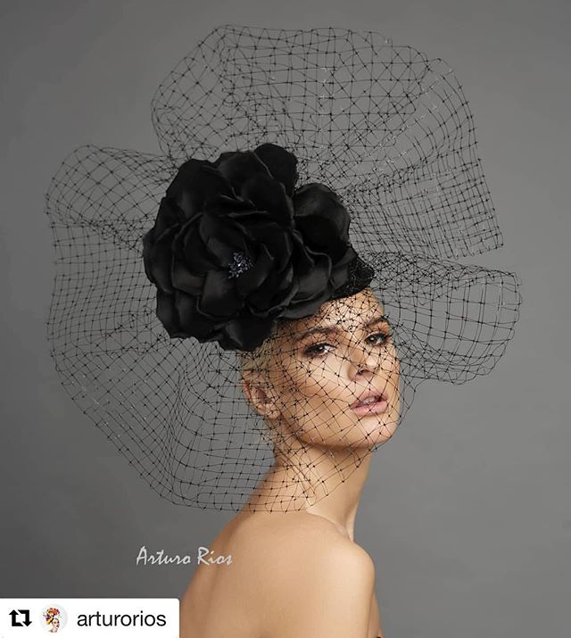 Love this piece!! 😍😍
Couture hat by the talented @arturorios
Photography by @marksacrophotography 
Model @avacapra 
Makeup by @willyou32makeup 
Hair by @tuyenttran .
.
.
#hair #makeup #photography #editorialphotography #editorial #couturehats #kent