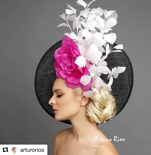 So beautiful 😍😍😍
Couture hat by the talented @arturorios
Photography by @marksacrophotography 
Model @avacapra 
Makeup by @willyou32makeup 
Hair by @tuyenttran .
.
.
#hair #makeup #photography #editorialphotography #editorial #couturehats #kentuck