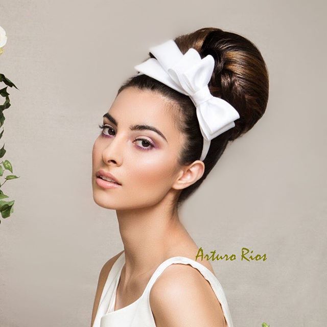 How cute is this bridal head piece? Still one of my favorite bridal hair and makeup shot 😍😍😍
Couture head band by the talented @arturorios
Photography by @marksacrophotography 
Makeup by @dominique_lerma 
Hair by @tuyenttran .
.
.
#hair #makeup #p