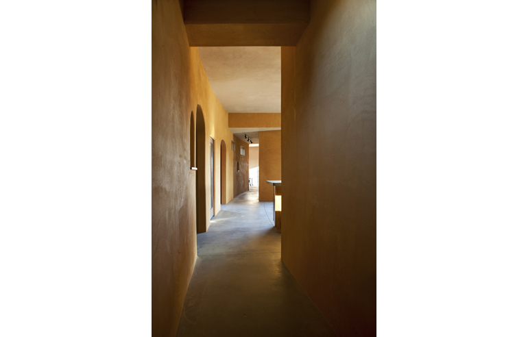 To increase the home’s insulation values—and keep energy-use requirements low—the builders limited wood use to maximize insulation volumes and wrapped the buildings in high-R-value, polyisocyanurate foam board.