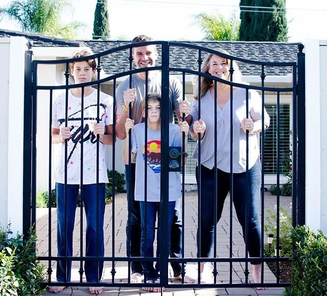 This porch picture kind of sums up how most of us feel right now!  Just ❤️ this family! #iamcaliyouareboston #familyphotographer #shelterinplace2020 #bayareaphotographer #sanjosephotographer