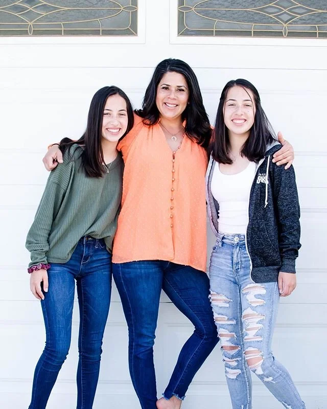 Porch Session with these pretty triplets! 💕 #porchsessions #shelterinplace2020 #familyphotographer #almadenvalley #sanjosephotographer #twinsofinstagram