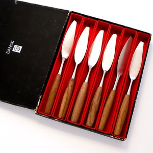 Vintage Set of Six Stainless Steel and Plastic Steak Knives With