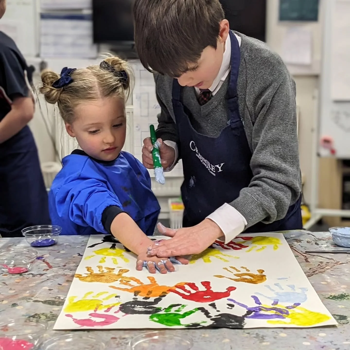 A lovely afternoon with Y6 and Reception painting 🎨 

#nurturingrelationships #teamwork #eyfs