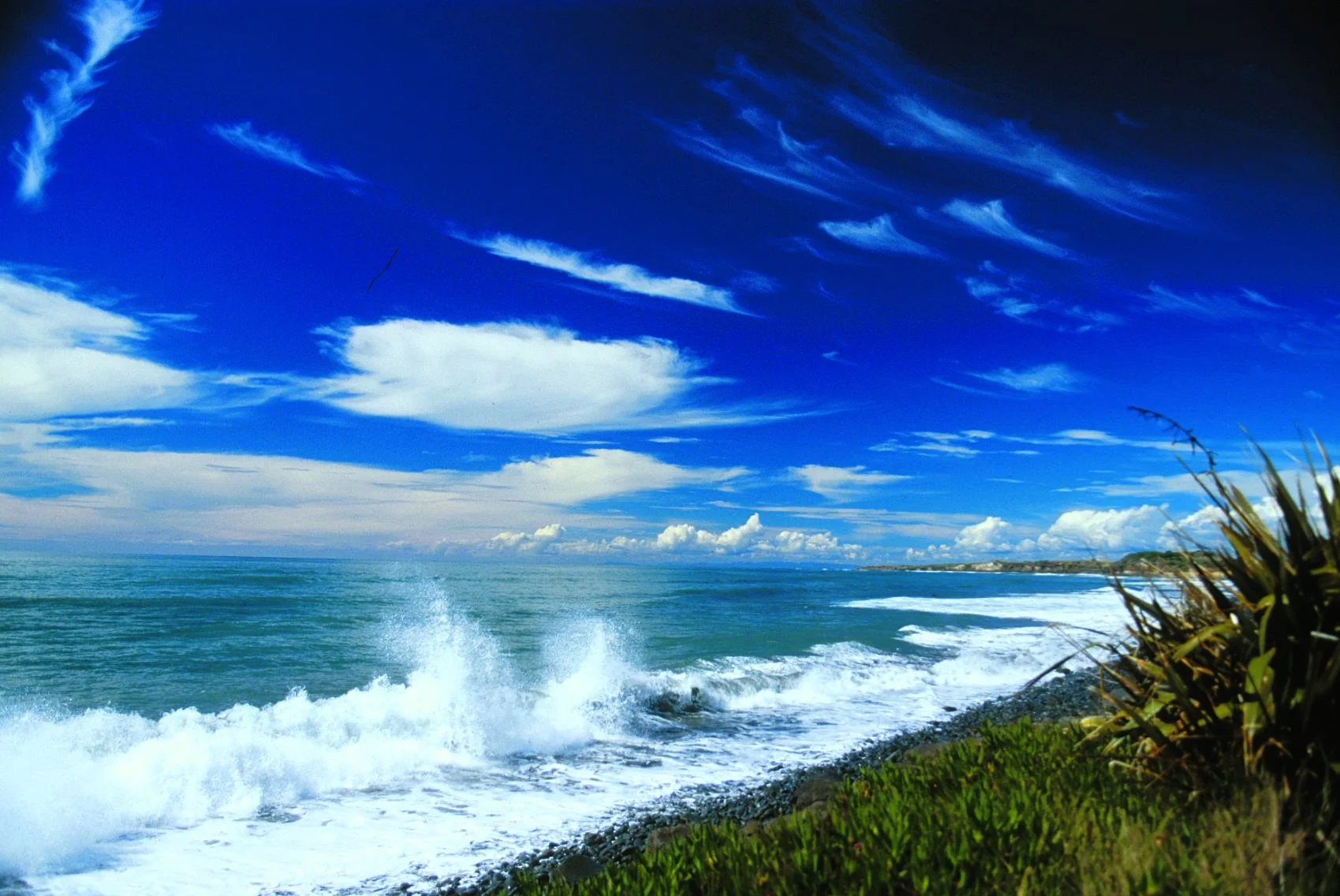 FRODO-#187333-v1-Classic_coastline_waves_crashing_rob_tucker (2) (1).jpg