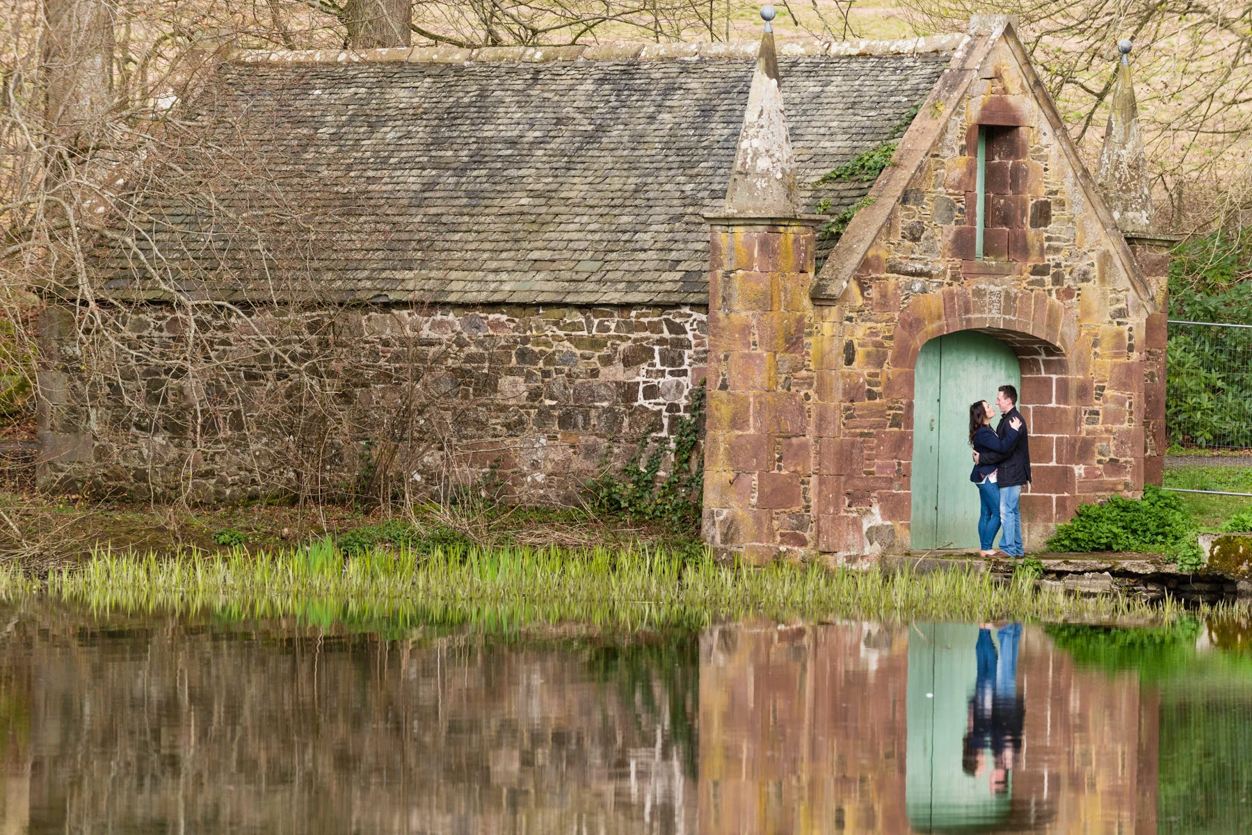Love around the castle: Micheal &amp; Mairi